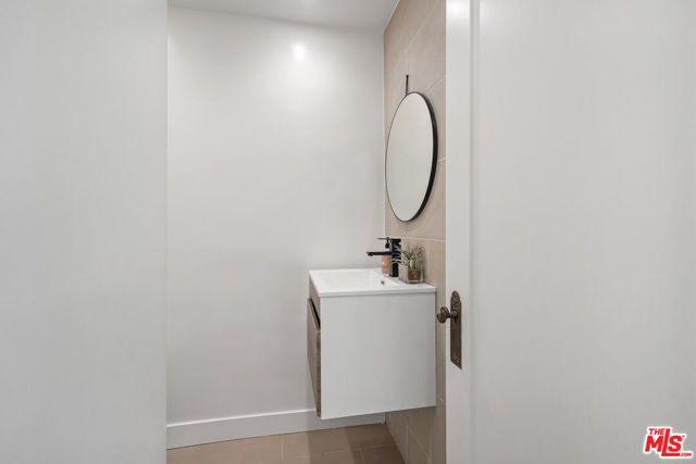 712 N RODEO Drive, Beverly Hills CA: https://media.crmls.org/mediaz/29e57fba-4101-424e-95ea-8e3c1f3d0ec1.jpg