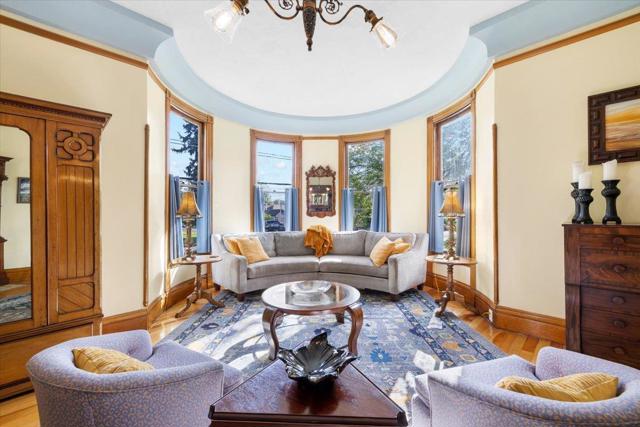 223 N Oregon Street, Yreka CA: https://media.crmls.org/mediaz/29e58fa1-23de-47e1-a4c8-b71ee0ff712d.jpg