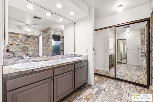 Image 26 of 47 For 71751 Magnesia Falls Drive