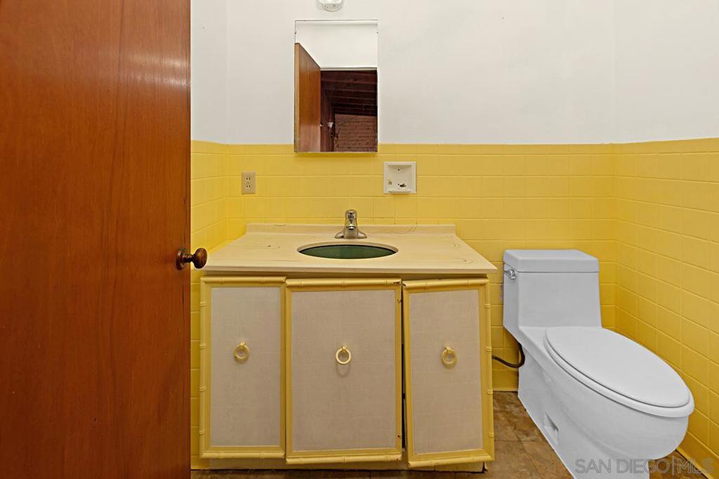 https://media.crmls.org/mediaz/29e5ccaf-266e-4274-8ed5-d45cfad3be24.jpg?preset=X-Large