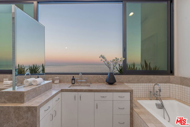 26520 Latigo Shore Drive, Malibu CA: https://media.crmls.org/mediaz/29e5e4c1-90bb-4c6a-b15f-91e0575bccf2.jpg