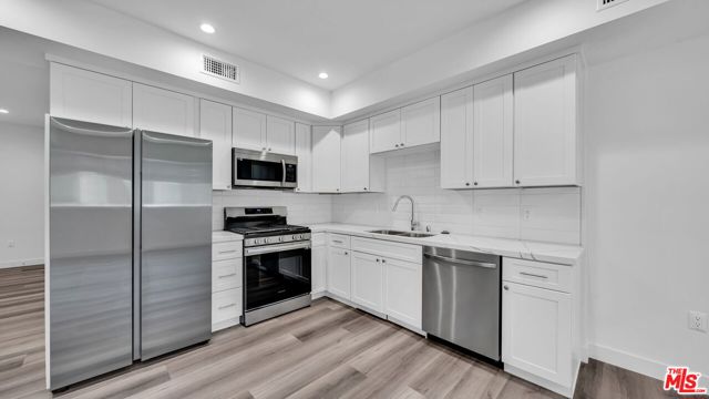 627 N Dillon Street, Los Angeles CA: https://media.crmls.org/mediaz/29e63fe5-bd9f-4ac5-ae59-bff789c06ec9.jpg