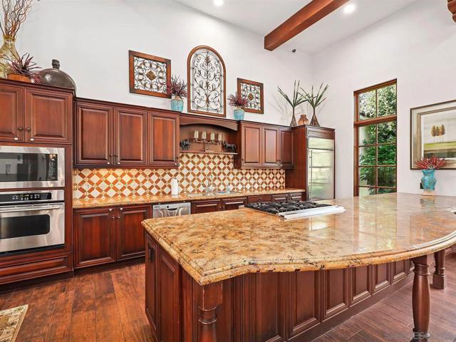 6839 Helenite Pl, Carlsbad CA: https://media.crmls.org/mediaz/29e7375f-3a36-4d99-b43b-6d22390cb99e.jpg