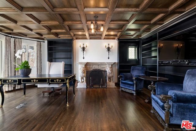 2420 Chislehurst Drive, Los Angeles CA: https://media.crmls.org/mediaz/29e7a2ef-843f-4811-9d97-e7ae9eed76d4.jpg