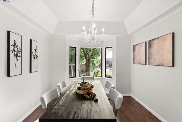 24288 Stacey Ln, Hayward CA: https://media.crmls.org/mediaz/29e811ba-537e-46c9-b773-7268e6f2caa6.jpg