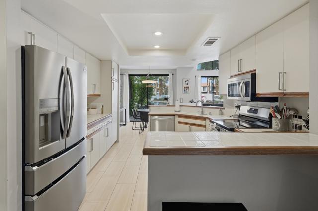 79798 Olympia, La Quinta CA: https://media.crmls.org/mediaz/29e81c2c-d2c7-42fd-b37b-00a9af4800b4.jpg