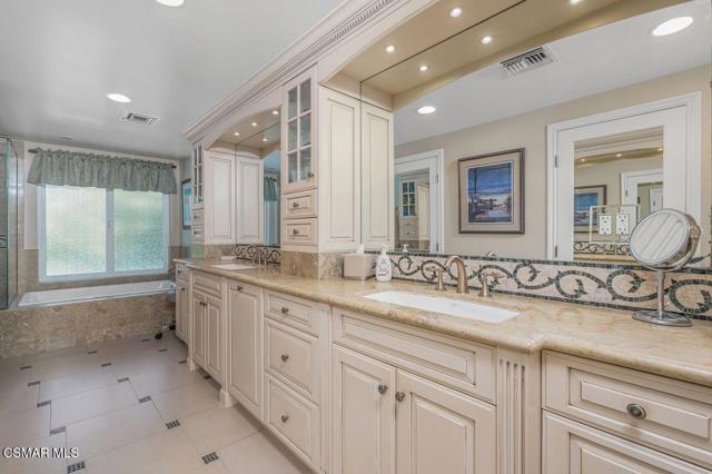 1495 N View Drive, Westlake Village CA: https://media.crmls.org/mediaz/29e8ac43-28b9-49a4-8d5f-deb4dffa1a24.jpg