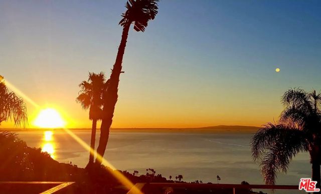 20404 Little Rock Way, Malibu CA: https://media.crmls.org/mediaz/29e8b121-0458-4075-8268-17272c10eb85.jpg