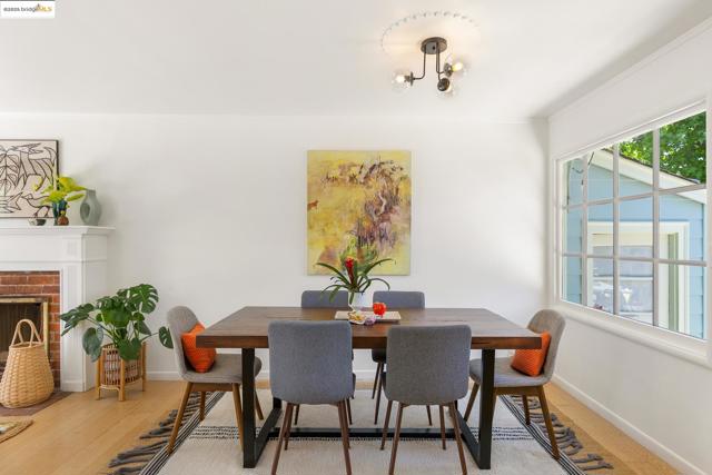 298 Grizzly Peak Blvd, Kensington CA: https://media.crmls.org/mediaz/29e8bdfd-6130-4f6e-b585-9fc8ca9e83ce.jpg