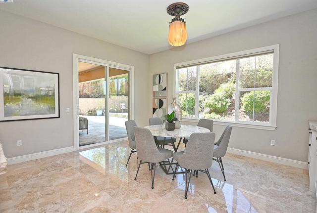 3009 Drysdale St, Danville CA: https://media.crmls.org/mediaz/29e954c2-cc69-4c1d-ad2b-b7d0b5d55e80.jpg