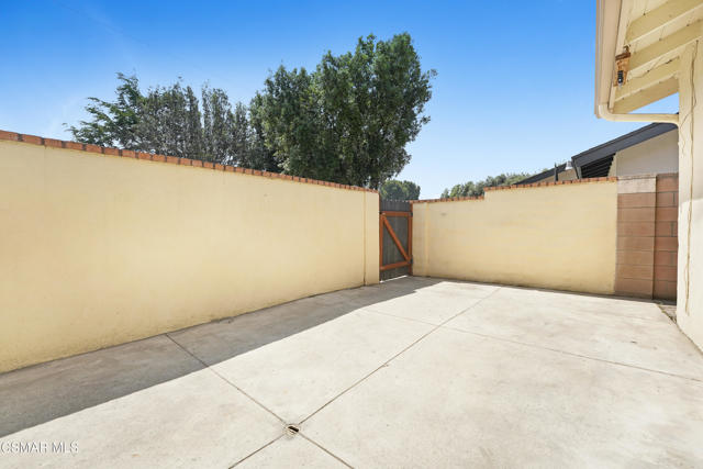 2391 Heather Street, Simi Valley CA: https://media.crmls.org/mediaz/29e97919-0b03-4610-8a79-4cd26b2600fe.jpg
