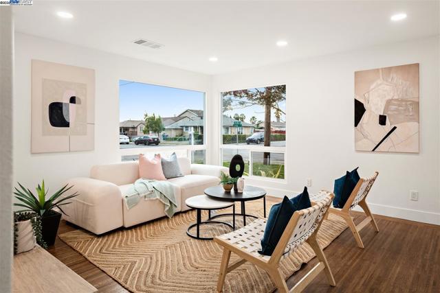 36702 Olive St, Newark CA: https://media.crmls.org/mediaz/29e9ba93-9f4a-4589-a791-33acfe780e5c.jpg