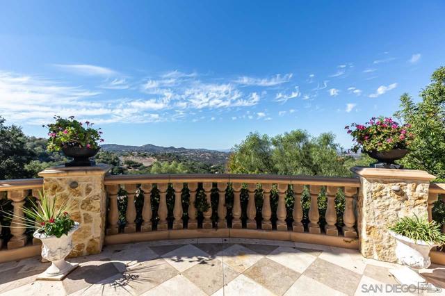 14440 Ridge Ranch Rd, Valley Center CA: https://media.crmls.org/mediaz/29e9c098-11db-4ee9-b321-294ee4a08500.jpg
