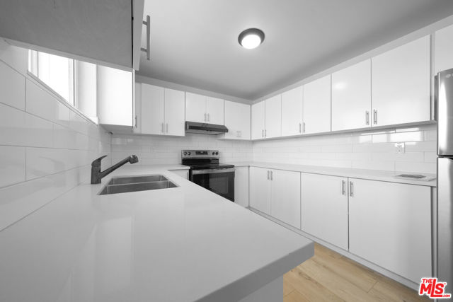 236 W 84th Place, Los Angeles CA: https://media.crmls.org/mediaz/29e9ceb2-55d9-41a9-89b1-9f5101bf7dfd.jpg