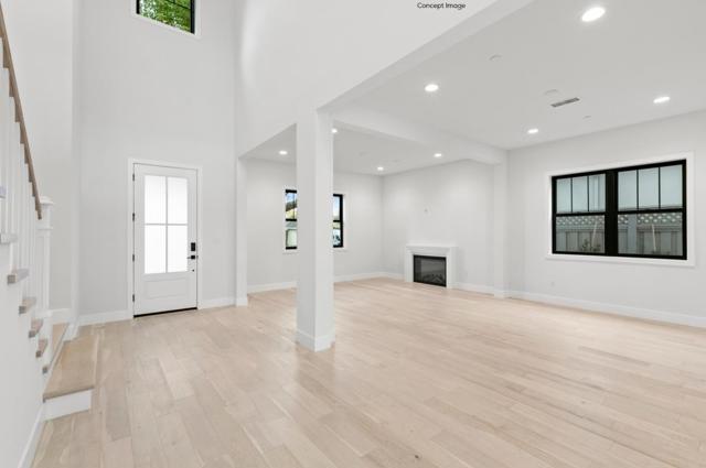 Image 3 of 16 For 15236 Dickens Avenue