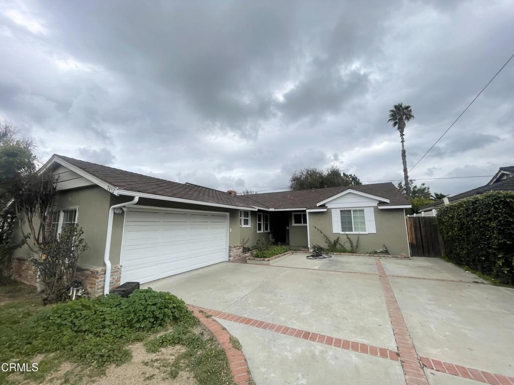 7452 Sylmar Ave