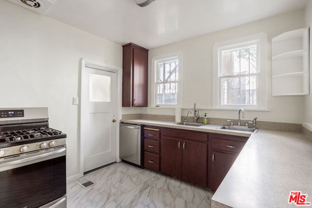 165 S Mansfield Avenue, Los Angeles CA: https://media.crmls.org/mediaz/29ea7a02-20fd-4f79-842e-dc8f4a128d8a.jpg