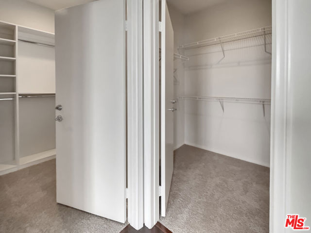 5692 Como Circle, Woodland Hills CA: https://media.crmls.org/mediaz/29eac4c1-4e52-4c26-9aa2-c663518ce61c.jpg