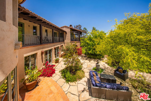 5850 Lapworth Drive, Agoura Hills CA: https://media.crmls.org/mediaz/29eb03bd-236c-4e0c-bab6-890083093c35.jpg