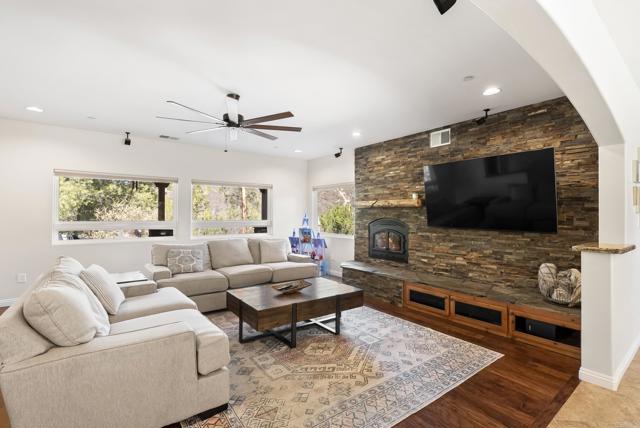 6433 Dehesa Road, El Cajon CA: https://media.crmls.org/mediaz/29eb1514-31bb-473d-98a6-996764ece0b5.jpg