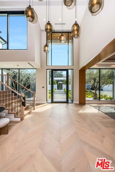 15907 Valley Vista Boulevard, Encino CA: https://media.crmls.org/mediaz/29ebede0-752d-43ac-a90b-1994b219bb69.jpg