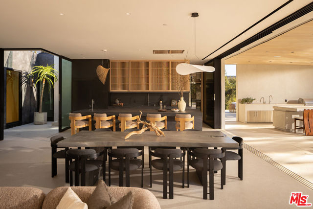 29200 Larkspur Lane, Malibu CA: https://media.crmls.org/mediaz/29ec0a13-bff3-4bbb-87f1-2a0d8f3e24f2.jpg