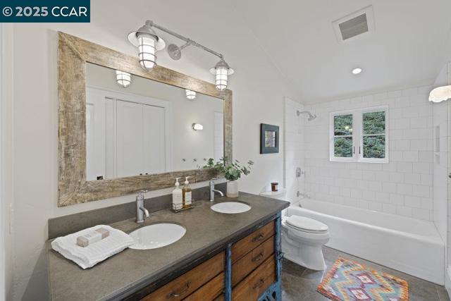 15 Cascade Ln, Orinda CA: https://media.crmls.org/mediaz/29eccae7-1802-40d3-8b05-3e7f92dffa06.jpg