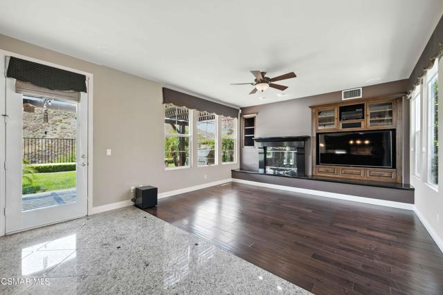 3194 Sunset Hills Boulevard, Thousand Oaks CA: https://media.crmls.org/mediaz/29ed046e-2219-4386-bc82-077c702ba7df.jpg