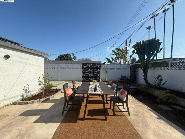 16871 Ross Lane, Huntington Beach CA: https://media.crmls.org/mediaz/29ed1718-2b9b-416d-951d-b7e86bbd3205.jpg
