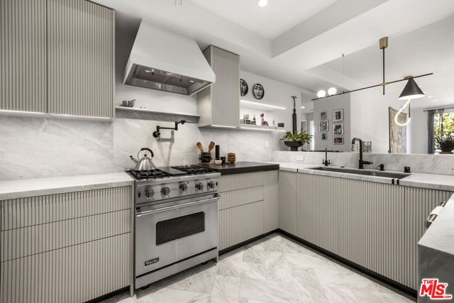 Drew Fenton | 900 S Westgate Avenue Los Angeles CA | MLS: 7293720