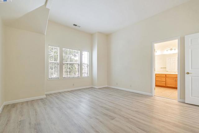 4293 OLIVER WAY, Union City CA: https://media.crmls.org/mediaz/29ee4462-39b4-4f49-b449-79eae365a09d.jpg