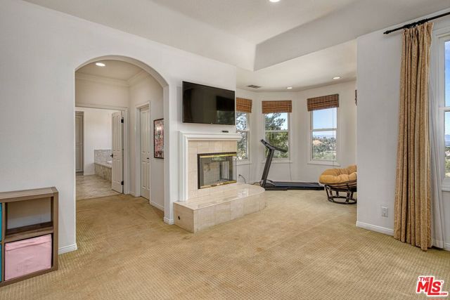 3458 Malaga Court, Calabasas CA: https://media.crmls.org/mediaz/29eec6dc-4589-485b-8c5a-44c1c65cf0b0.jpg