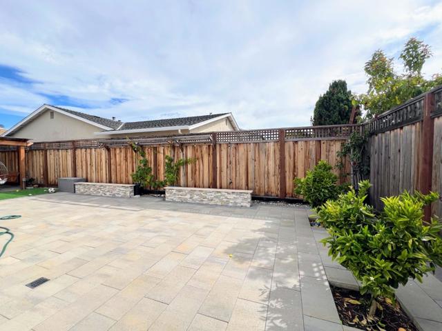 906 Crane Avenue, Foster City CA: https://media.crmls.org/mediaz/29ef708a-df4c-454c-ab8d-10a120ec591a.jpg