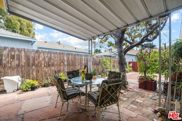 9620 Braddock Drive, Culver City CA: https://media.crmls.org/mediaz/29ef8a96-68f2-4dd5-8a2b-e924f0699091.jpg
