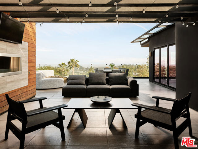 Drew Fenton | 2442 Banyan Drive Los Angeles CA | MLS: 7466379