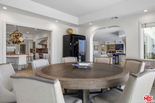 7834 Electra Drive, Los Angeles CA: https://media.crmls.org/mediaz/29f08d08-632c-4a96-be99-8e45bfe07dbe.jpg