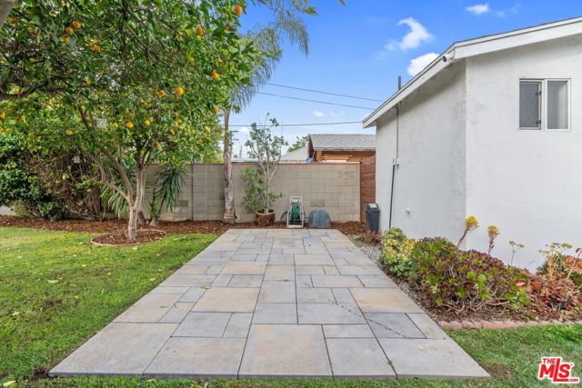 6713 Saint Clair Avenue, North Hollywood CA: https://media.crmls.org/mediaz/29f0932a-bc7c-47ee-bcd8-575d58f3711e.jpg