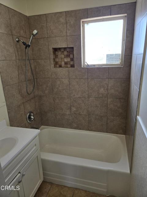 44502 2nd E Street, Lancaster CA: https://media.crmls.org/mediaz/29f198ad-a689-4e0e-9364-4c88b99c5fb4.jpg