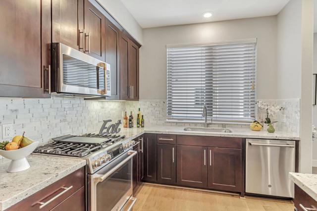 1028 Foster Square Lane, Foster City CA: https://media.crmls.org/mediaz/29f1f0d8-a6f4-489b-a3f3-4e75964523c8.jpg