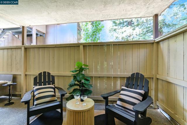 2055 Sierra Rd, Concord CA: https://media.crmls.org/mediaz/29f4219c-e823-454c-acc6-783a44bdcd48.jpg