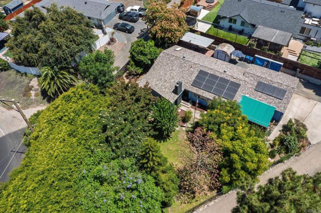 620 Sunset Drive, Vista CA: https://media.crmls.org/mediaz/29f4903a-2ddb-4e1c-97c6-d3dc03787602.jpg