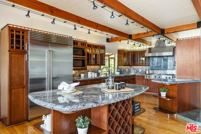 3928 Clayton Avenue, Los Angeles CA: https://media.crmls.org/mediaz/29f4affc-8edc-4a69-b348-75c6a6fba1de.jpg