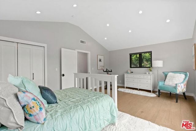 3134 Granville Avenue, Los Angeles CA: https://media.crmls.org/mediaz/29f4dcc7-4445-4a23-8d95-93edd34591ad.jpg