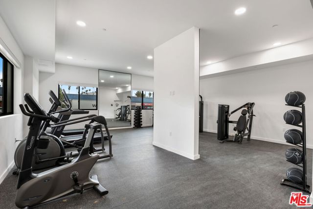 3977 Beverly Boulevard, Los Angeles CA: https://media.crmls.org/mediaz/29f5bef3-aa37-4f32-8a6e-d683e57696cb.jpg