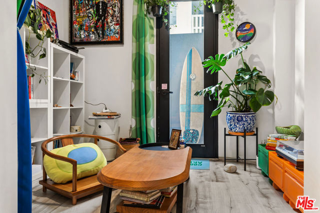 407 Rialto Avenue, Venice CA: https://media.crmls.org/mediaz/29f5cd57-de83-4cc7-bad1-c5acb2245939.jpg