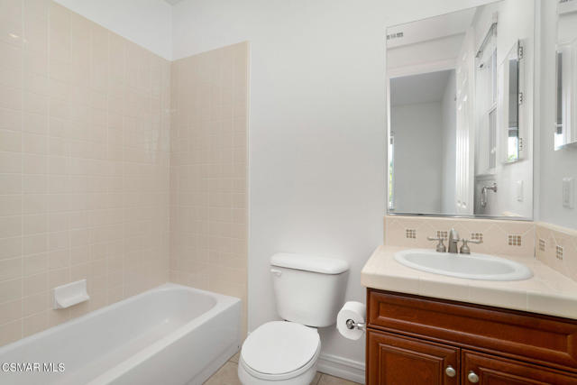 4940 Corral Street, Simi Valley CA: https://media.crmls.org/mediaz/29f64828-ce4b-4478-b712-2df12b2812f6.jpg