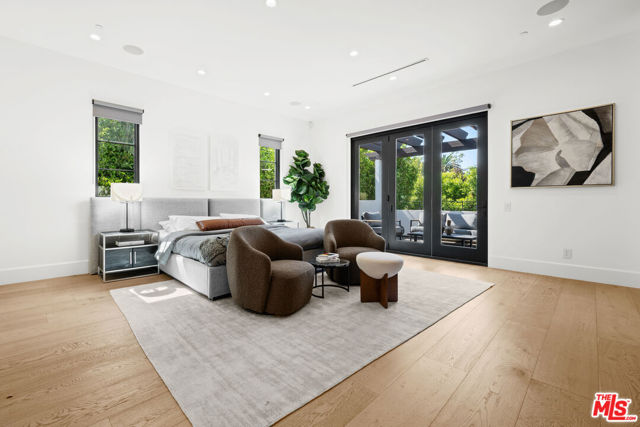 741 N Vista Street, Los Angeles CA: https://media.crmls.org/mediaz/29f6a244-74d9-4e1e-b3c6-2df12c96274e.jpg