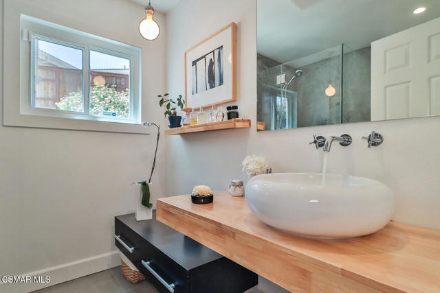 1117 Woodridge Avenue, Thousand Oaks CA: https://media.crmls.org/mediaz/29f6a785-2cfc-4f23-bf11-dba6e6f0e085.jpg