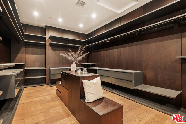 4445 Camellia Avenue, Studio City CA: https://media.crmls.org/mediaz/29f6aa8e-2bc4-4669-a003-f2fb78a66f7b.jpg