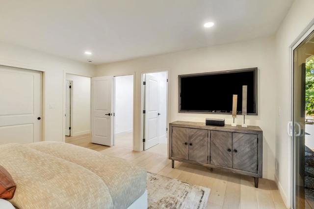240 Willowbrook Drive, Portola Valley CA: https://media.crmls.org/mediaz/29f78a78-c8d8-4b8b-b09e-6ae6c9871ccf.jpg